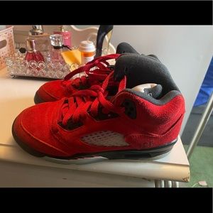 Size between 4.5 and 5 in semi good condition